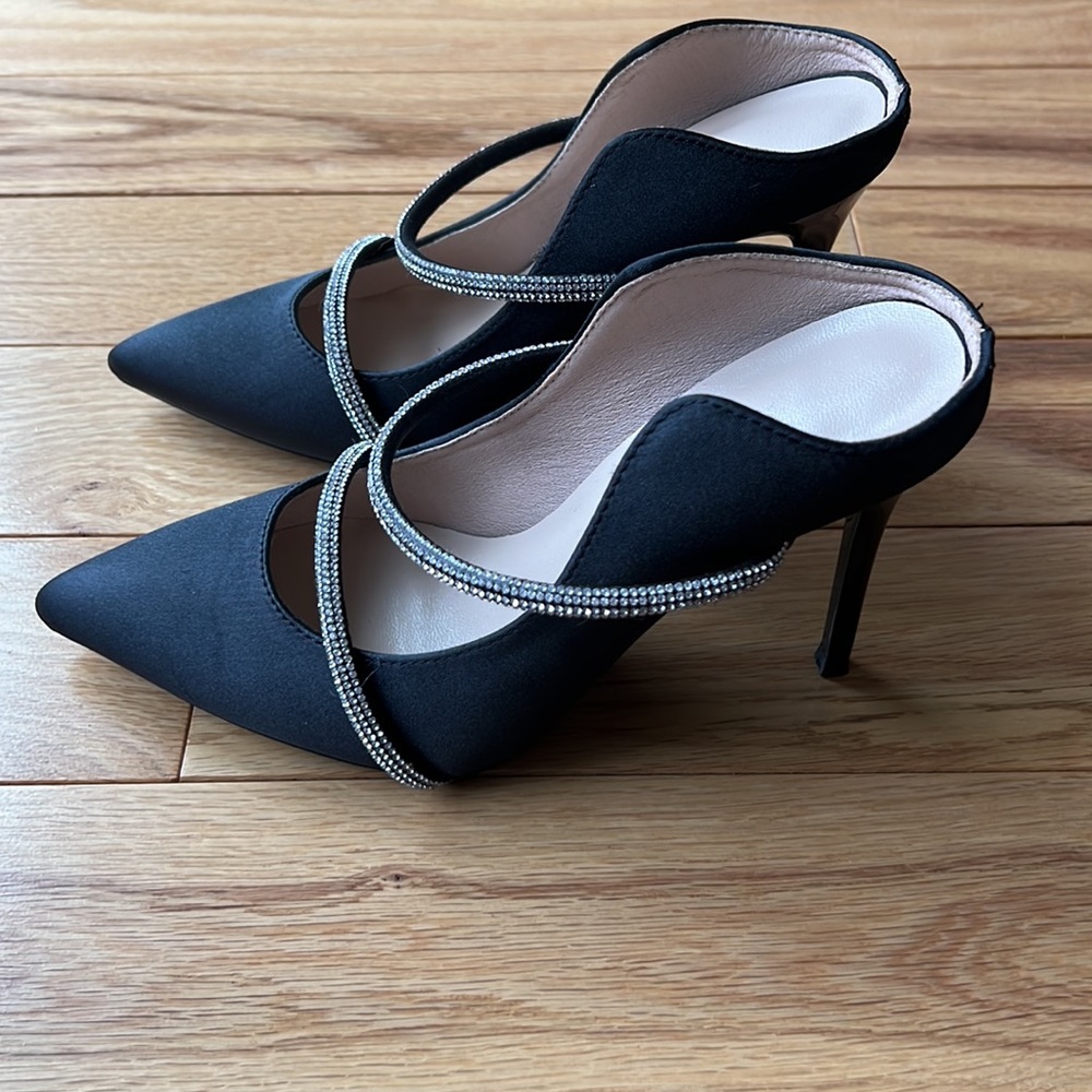 Black Pumps - image 2